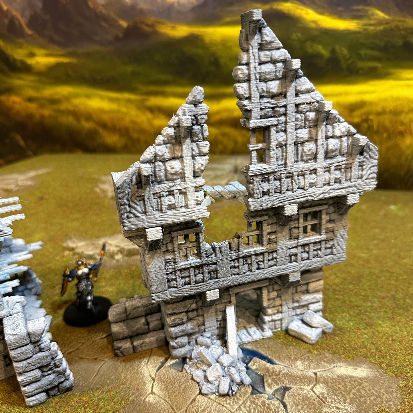 Ruined large fantasy house 28mm scale